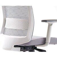 Bestuhl S30 White Pl с подголовником и рег. подлокотником (черная сетка/серая ткань) Image #6